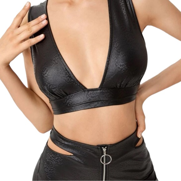 Black Faux Leather Wet Look Crop Top & Cut Out Side O Ring Zipper Pants Set - Picture 9 of 12
